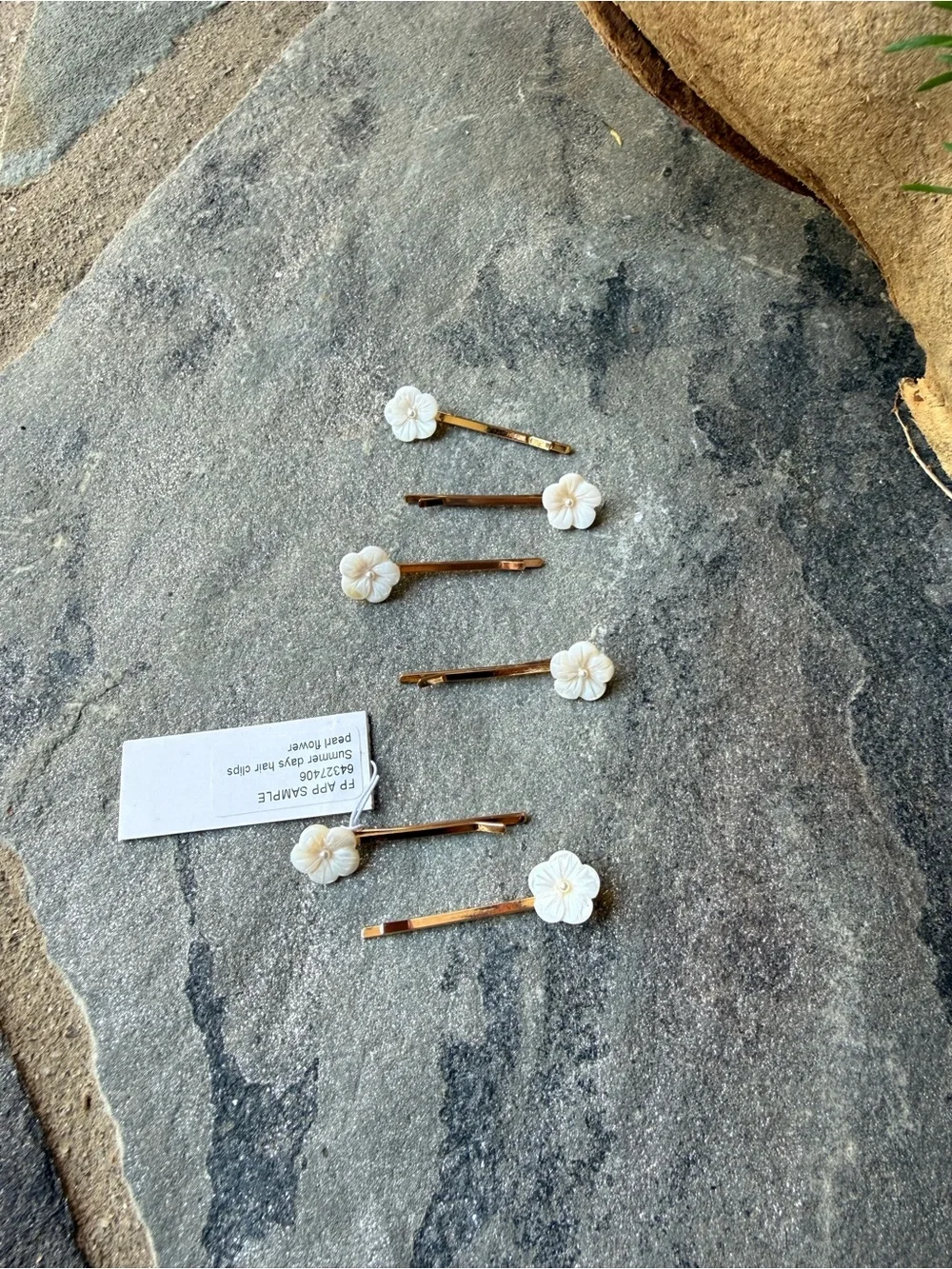 New🌟Free People-Summer Days  White Flower Bobby Pins - Set of 6